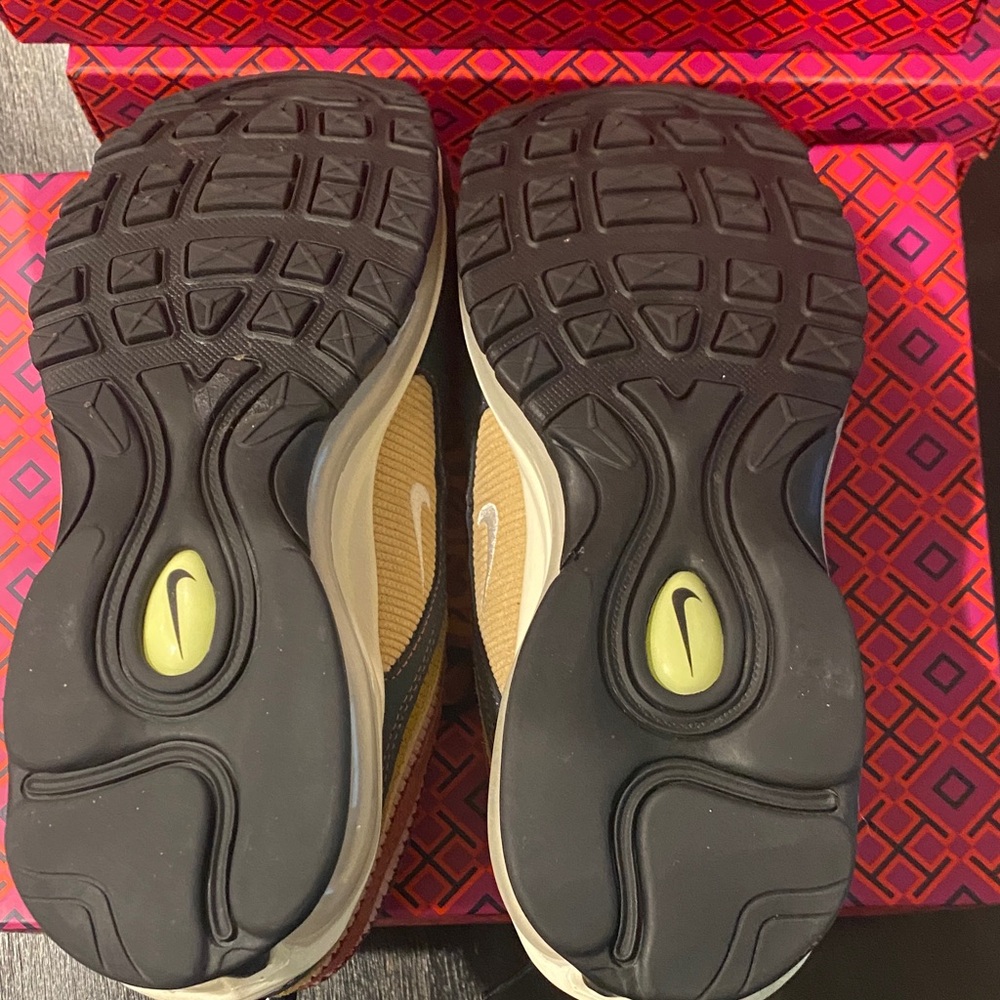 Nike Air Max Multicolor Athletic Shoes - Picture 8 of 8